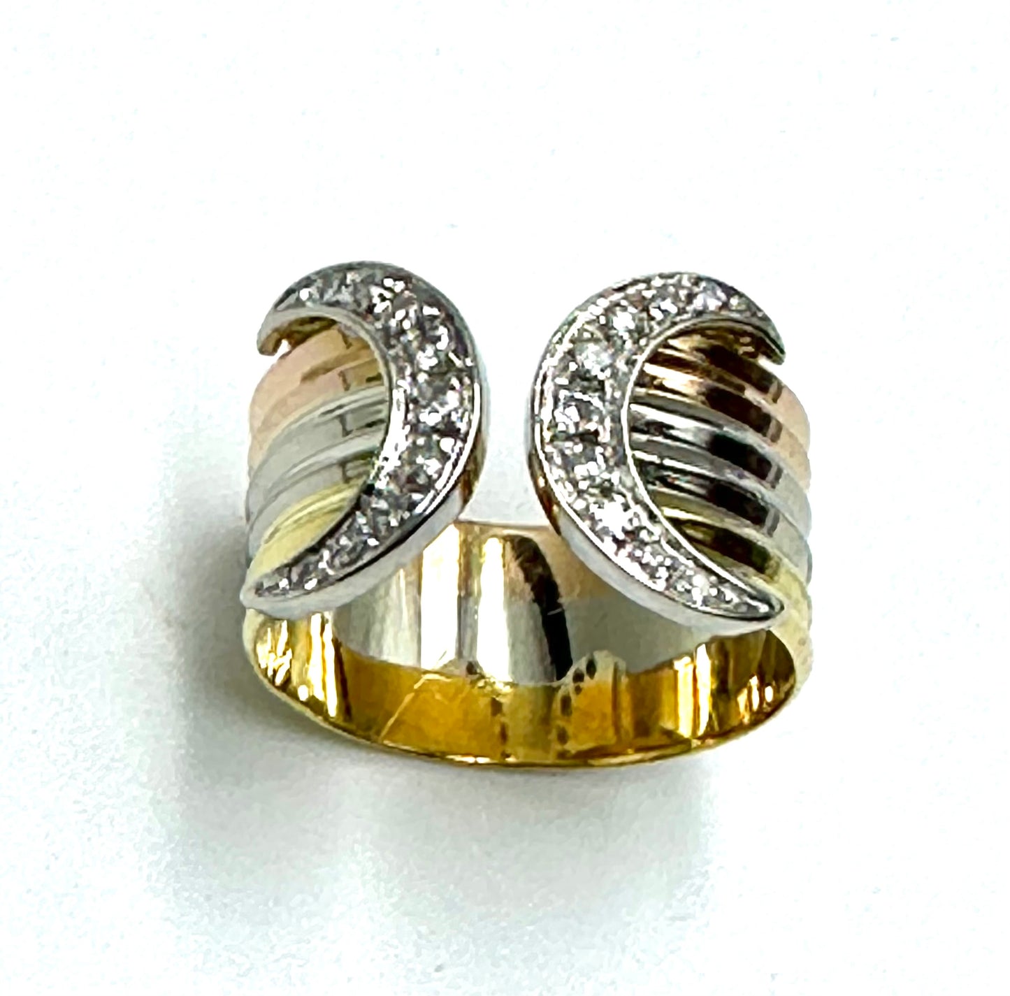 Fascia in oro a tre colori, con diamanti