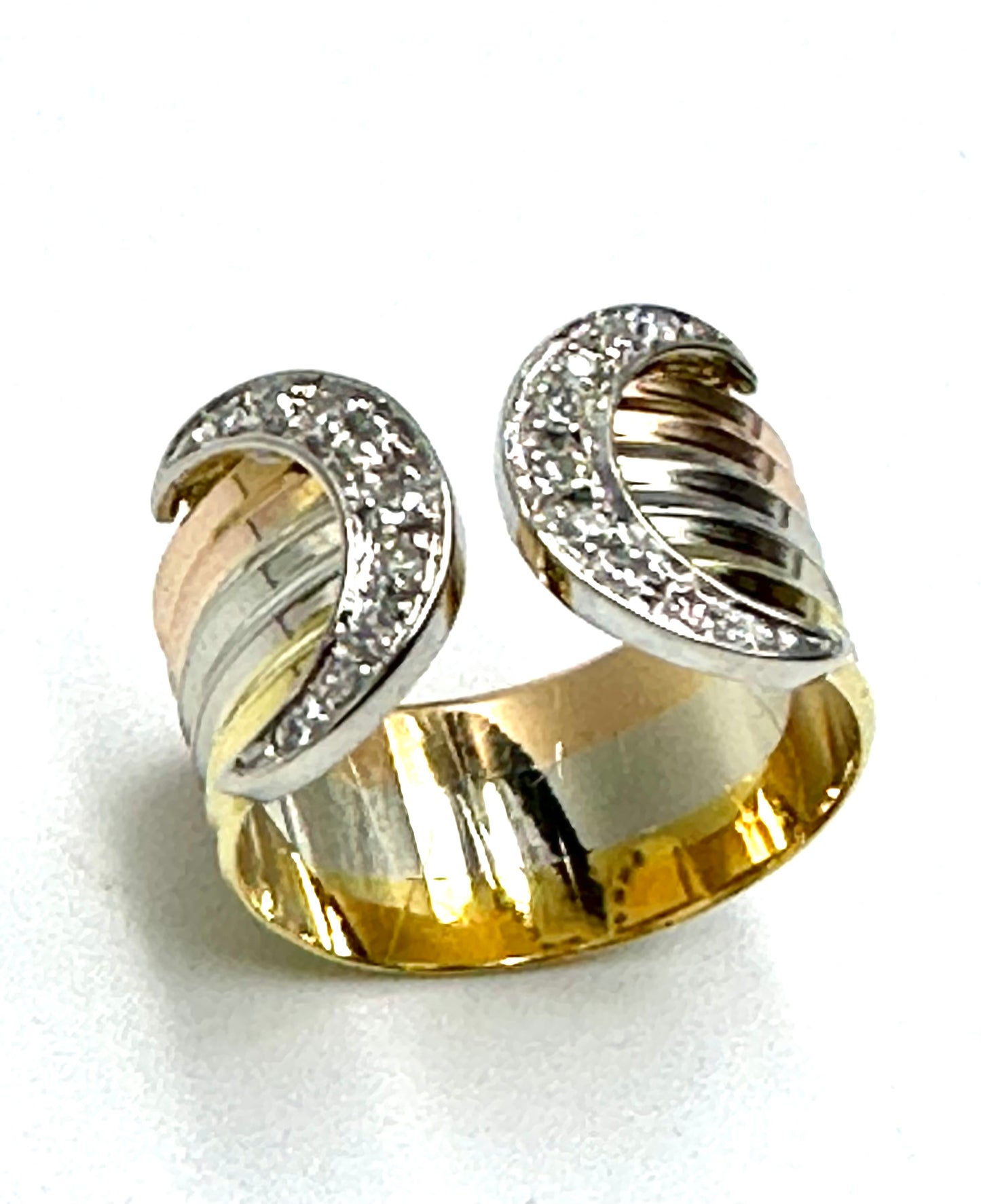 Fascia in oro a tre colori, con diamanti