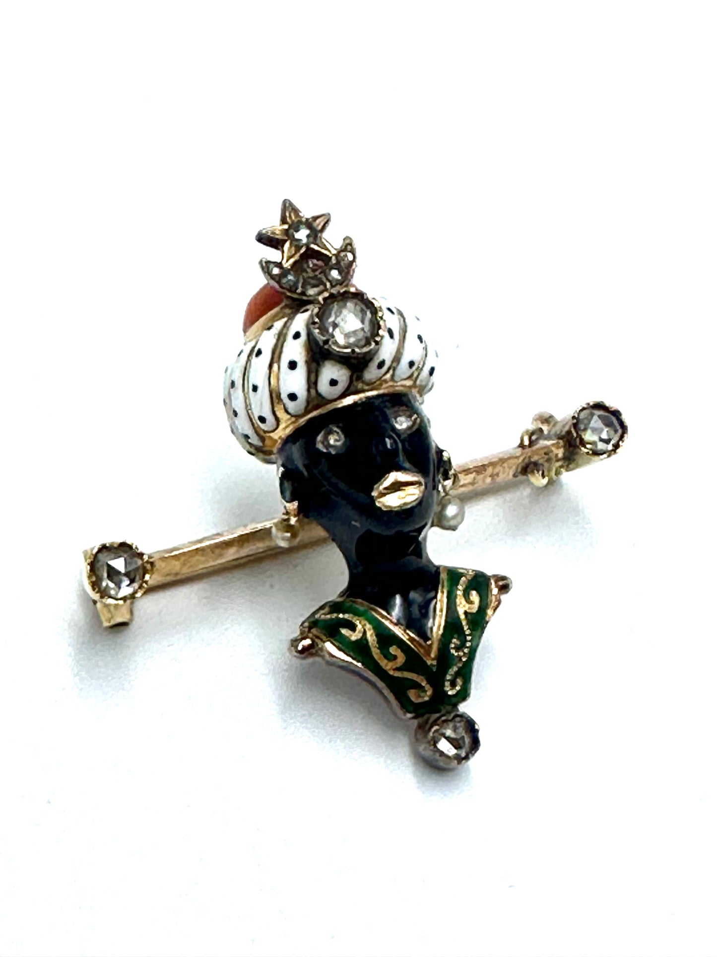 Spilla in oro con smalti policromi con "moretto", firmata Agostino Gigante