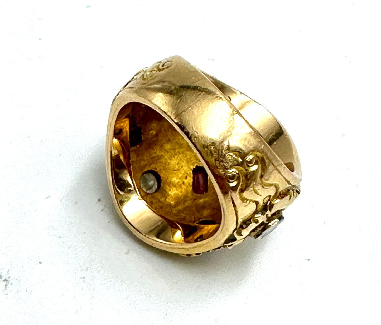 Anello di design italiano, firmato Cozzolino