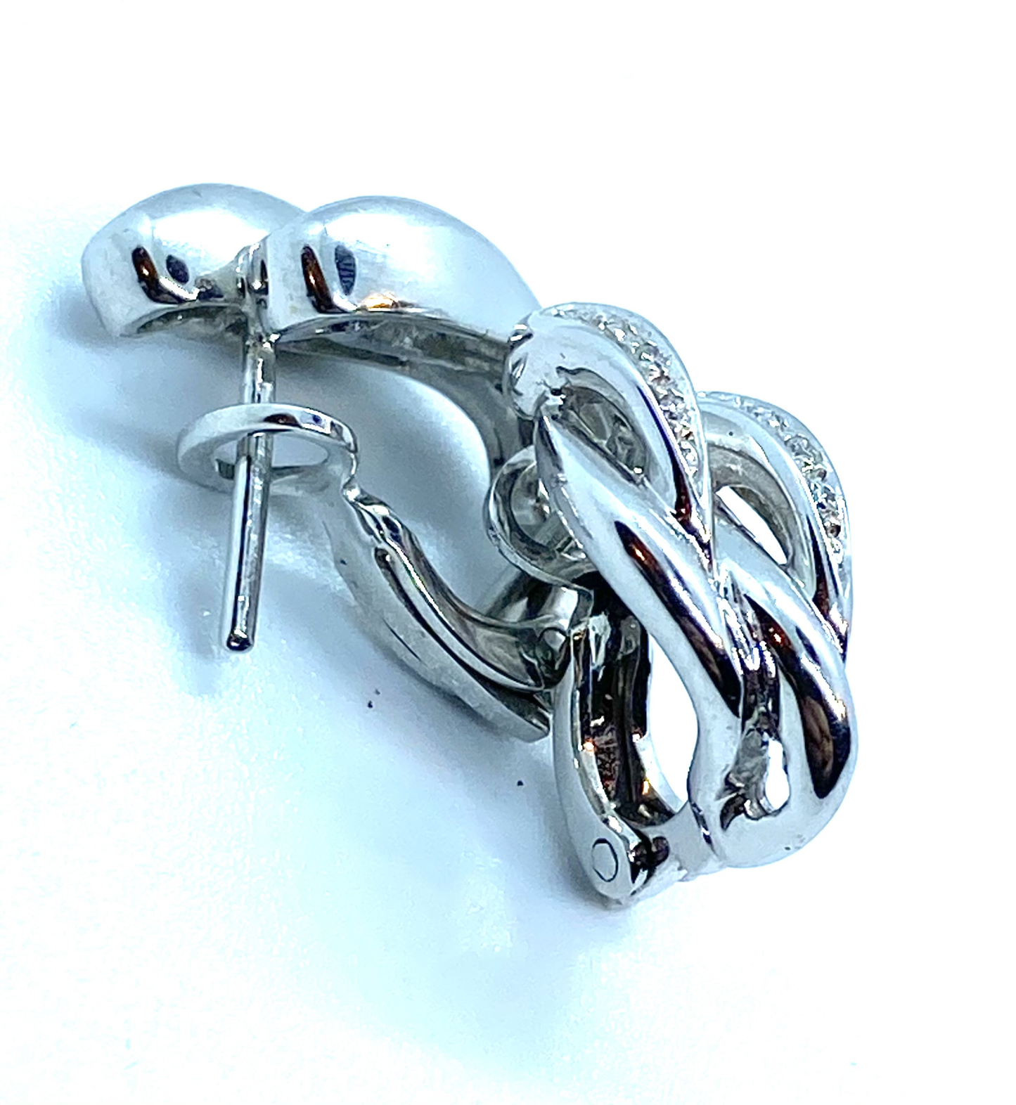 Delicati orecchini con diamanti