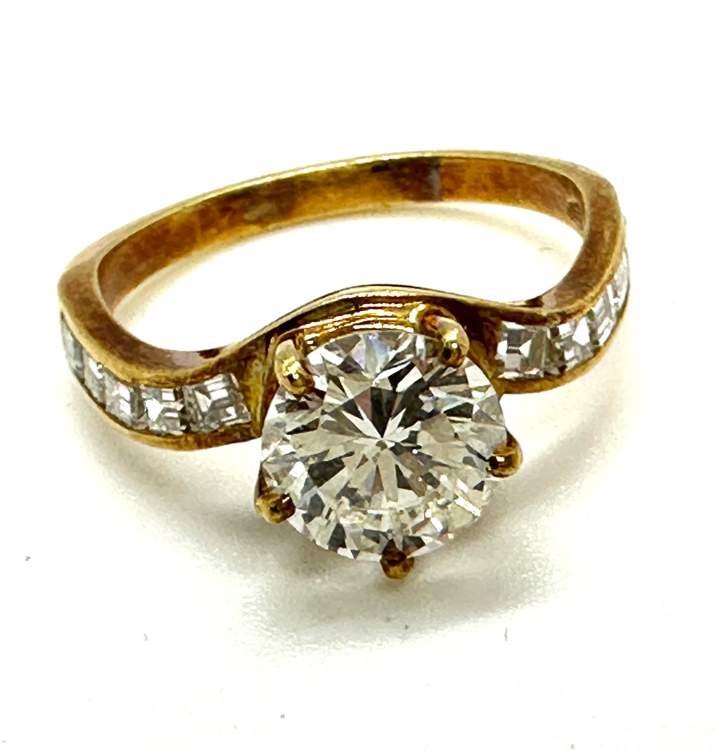 Stupendo anello di fidanzamento con diamante da 1,69 carati