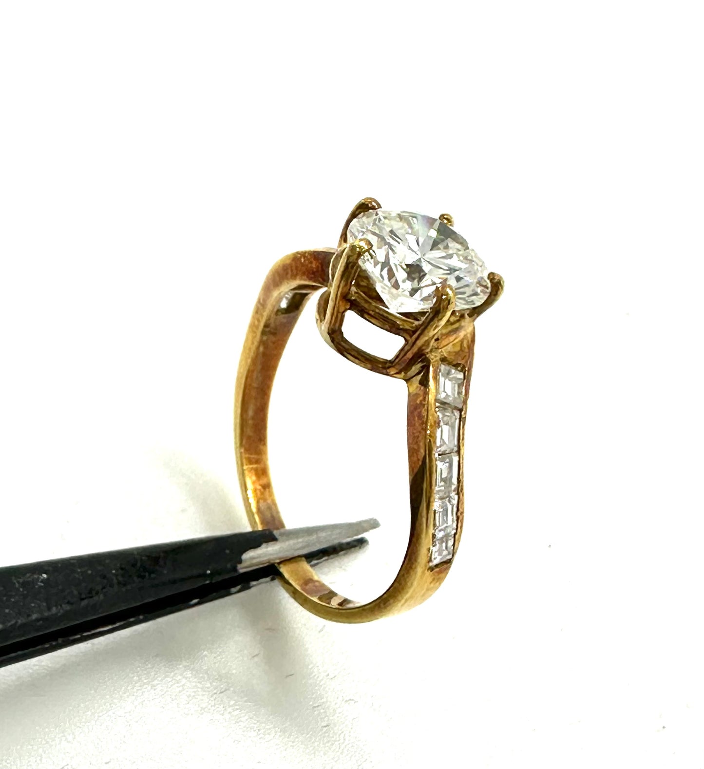 Stupendo anello di fidanzamento con diamante da 1,69 carati
