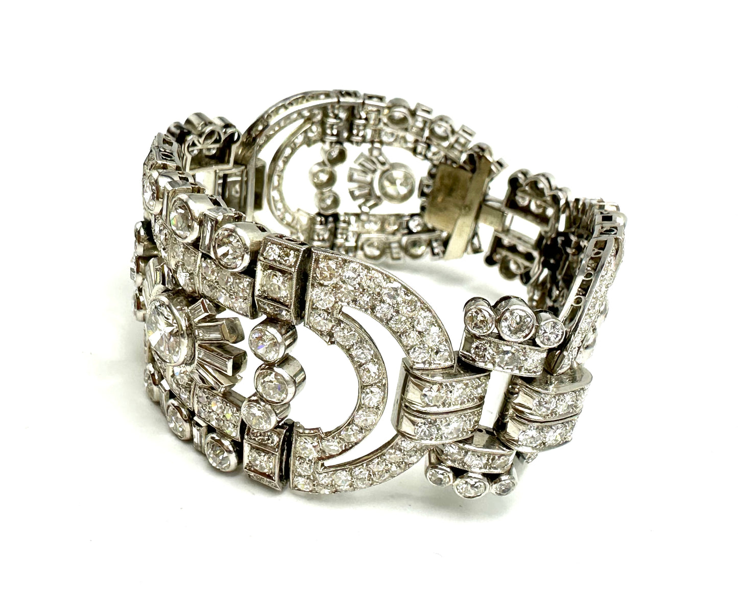 Bracciale Art Déco, diamanti per oltre 28 carati, proveniente dall'Impero Austro-Ungarico.