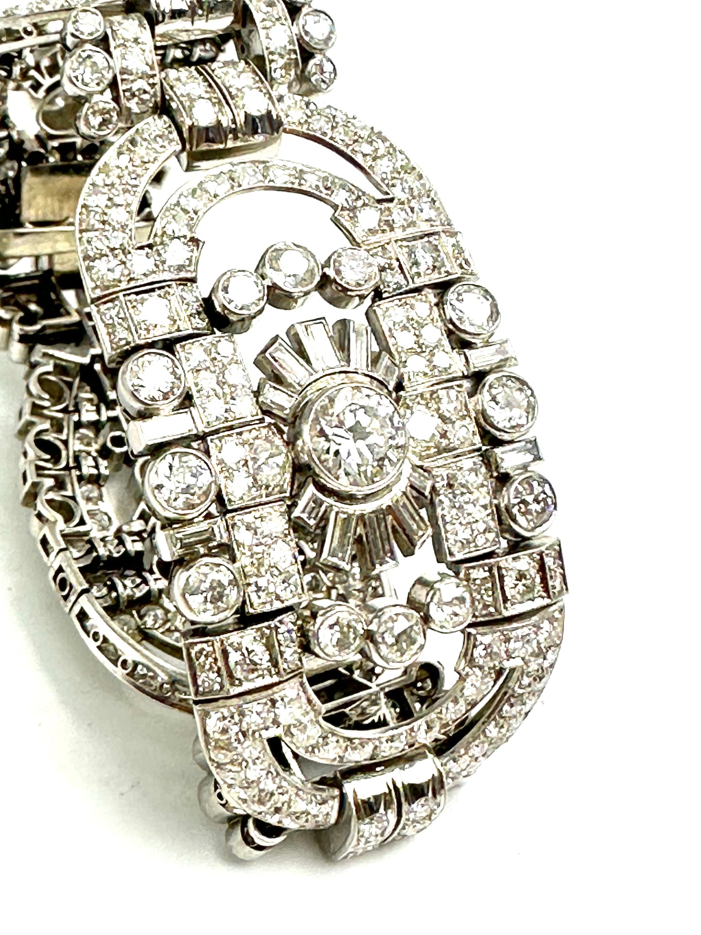 Bracciale Art Déco, diamanti per oltre 28 carati, proveniente dall'Impero Austro-Ungarico.