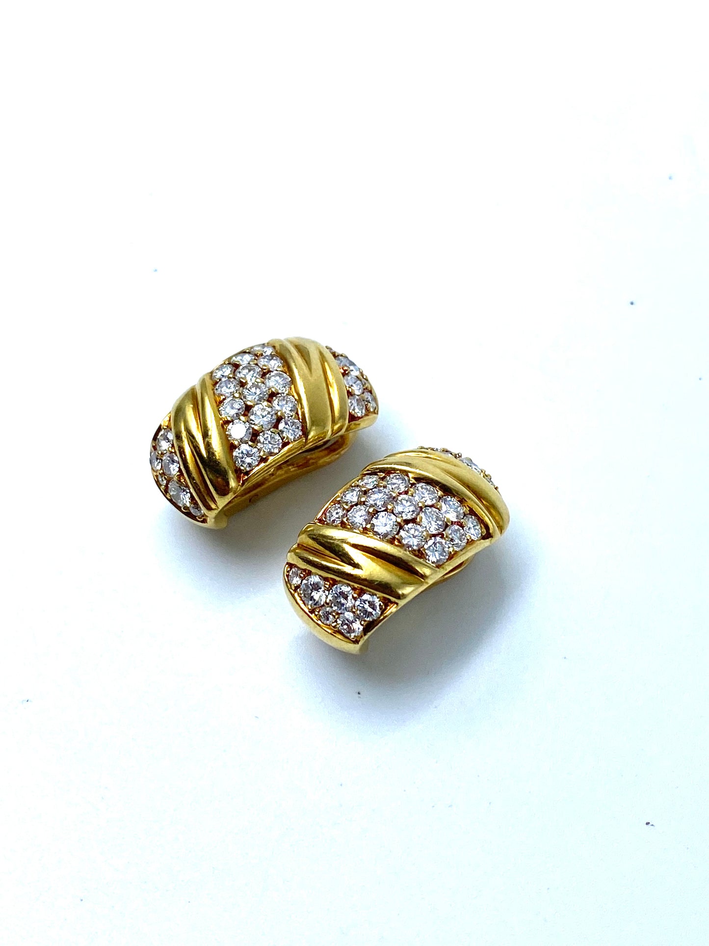 Orecchini a conchiglia con diamanti