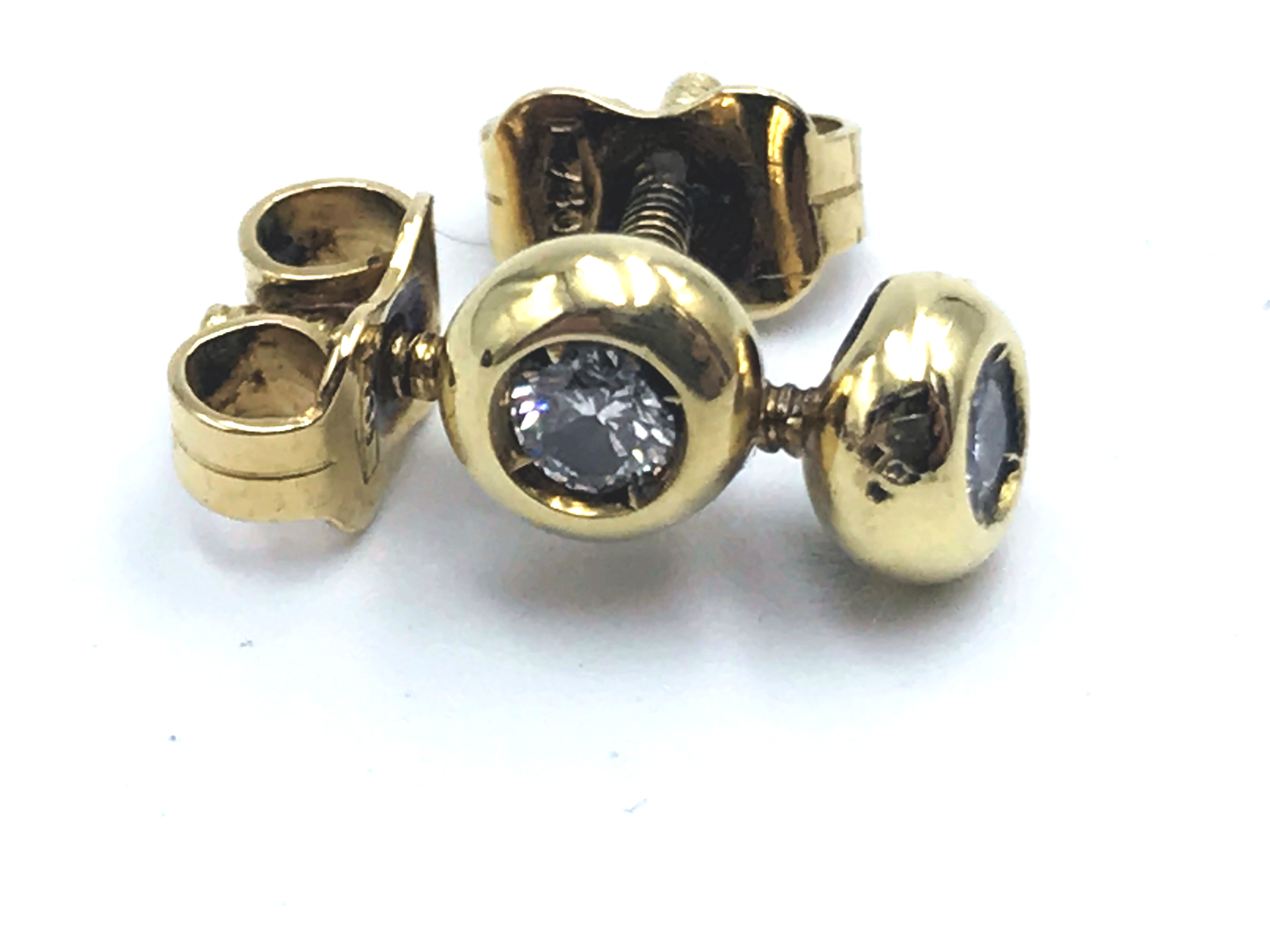 Orecchini a bottone con diamanti