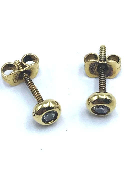 Orecchini a bottone con diamanti