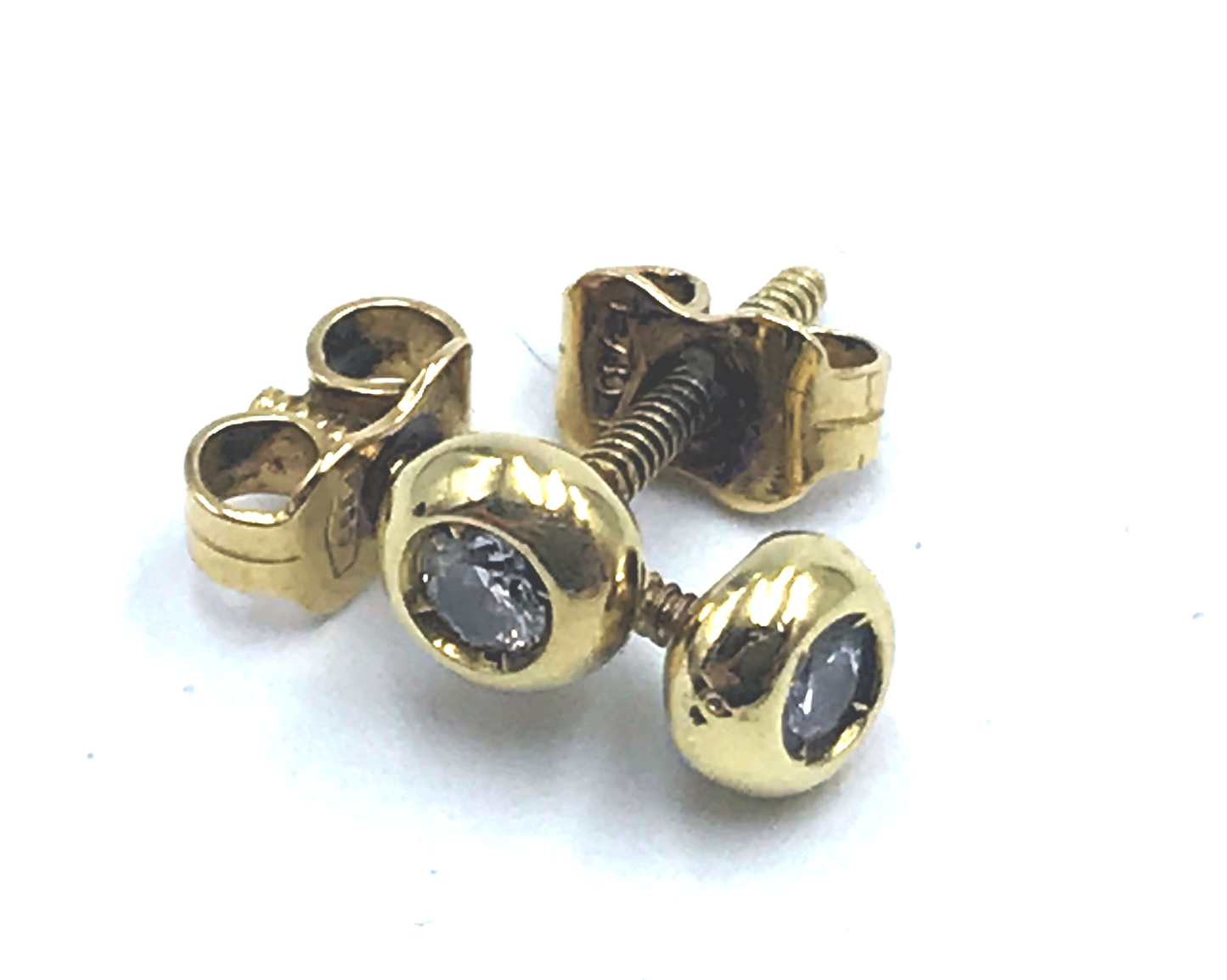 Orecchini a bottone con diamanti