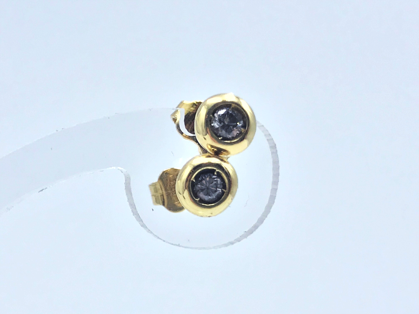 Orecchini a bottone con diamanti