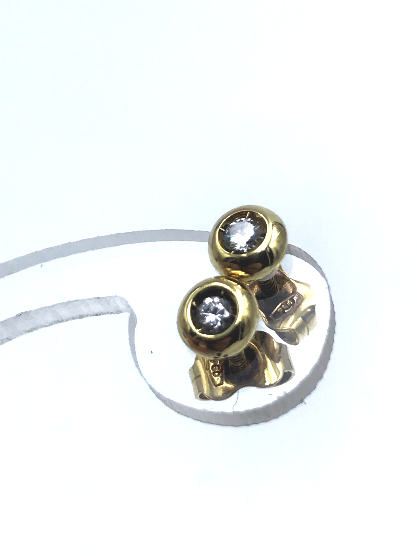 Orecchini a bottone con diamanti