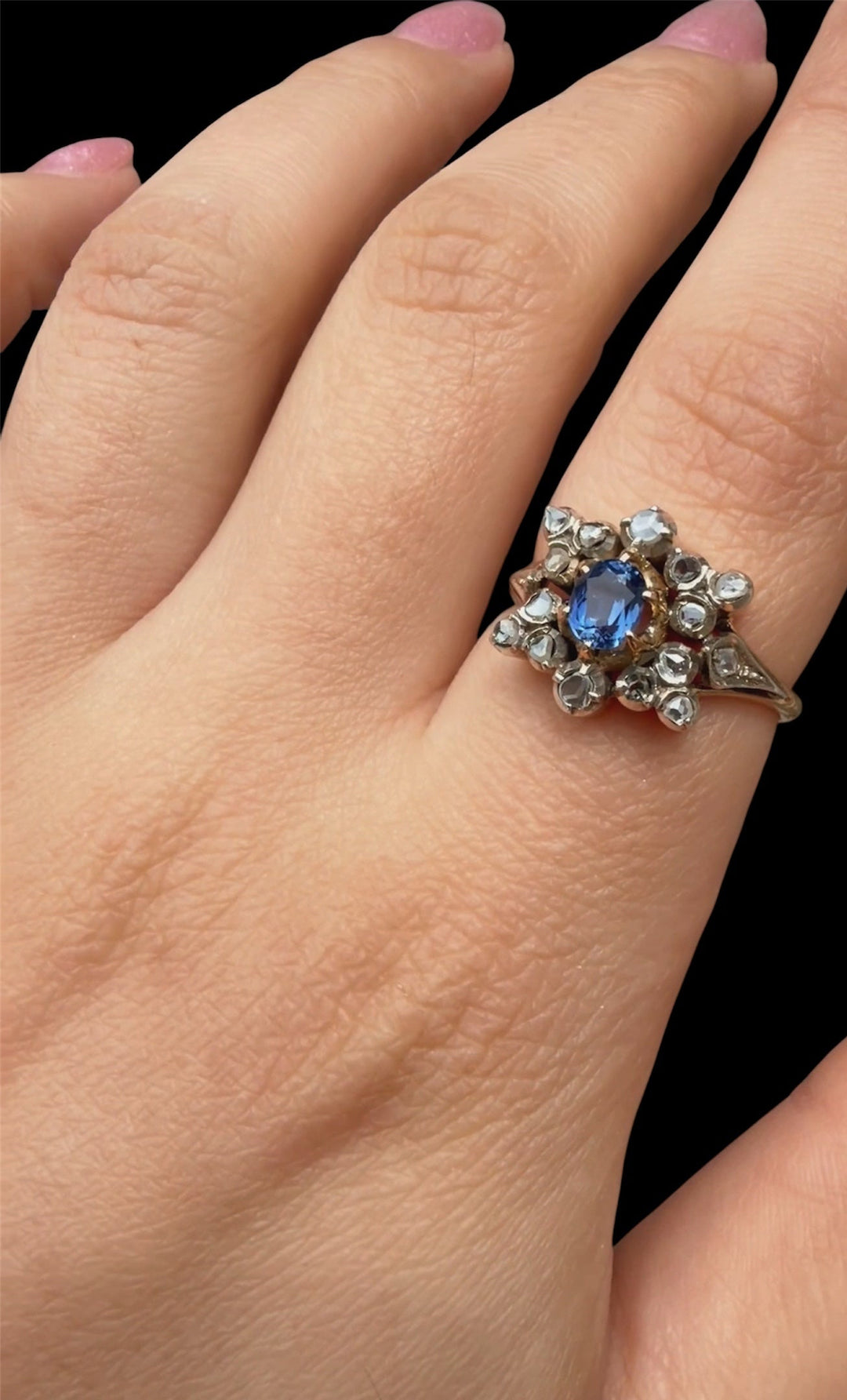 Anello stellato anni ’30 con zaffiro e diamanti naturali