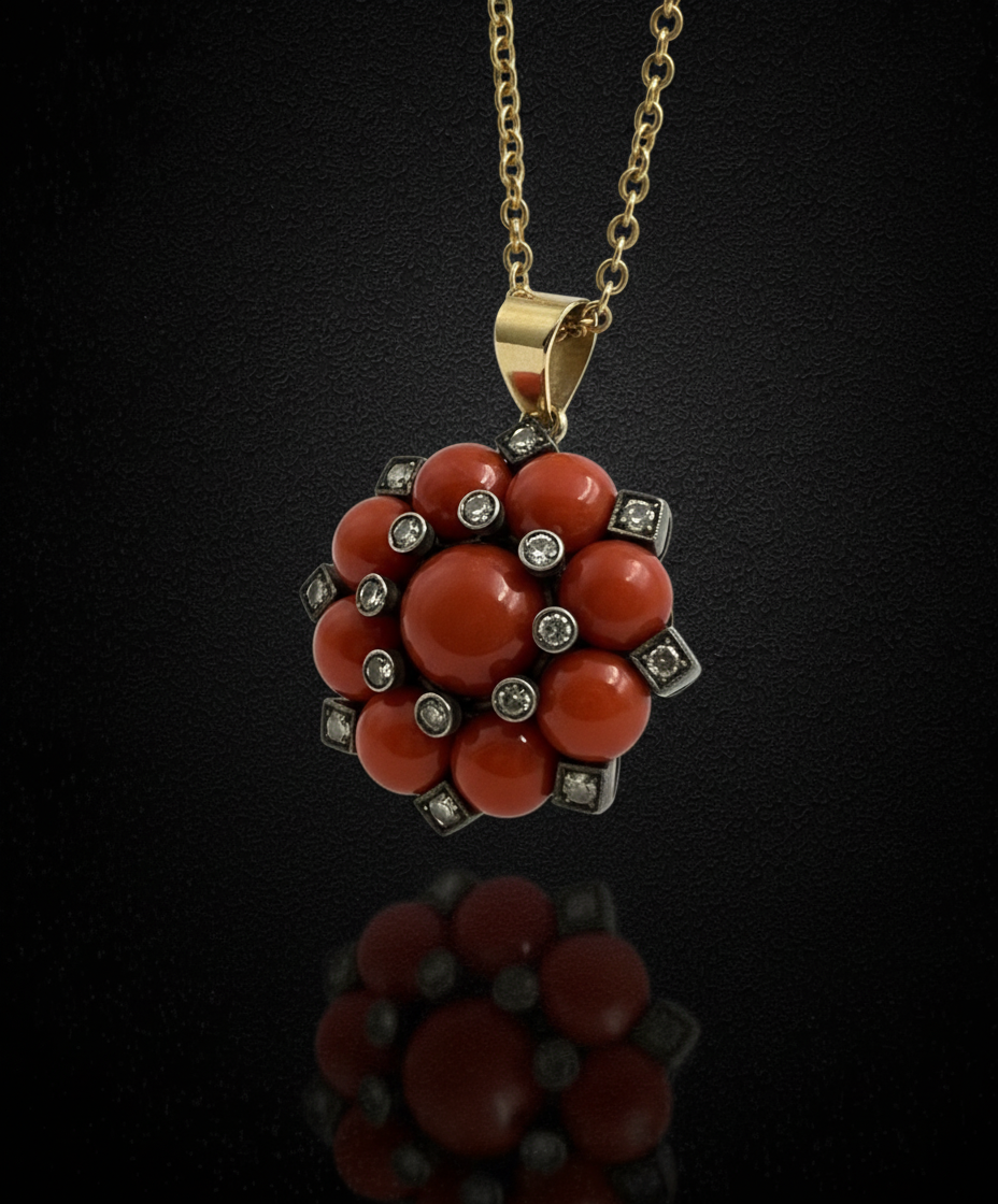 Ciondolo Stellato Corallo e Diamanti