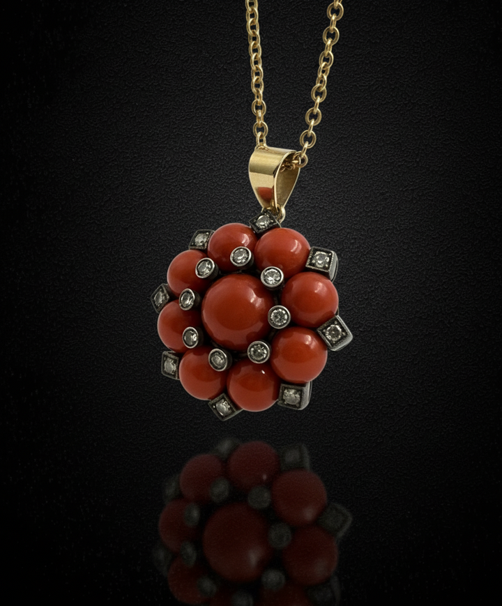 Ciondolo Stellato Corallo e Diamanti