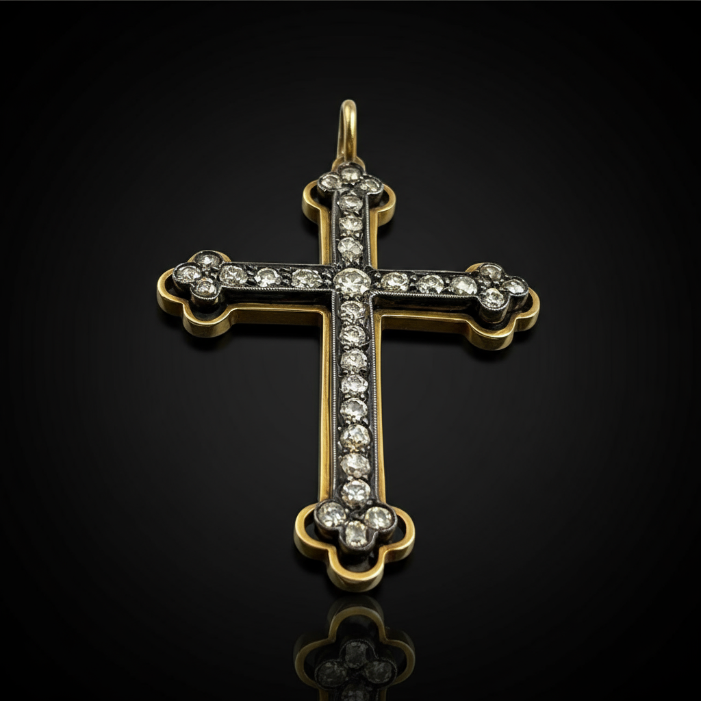 Croce Pendente con Diamanti