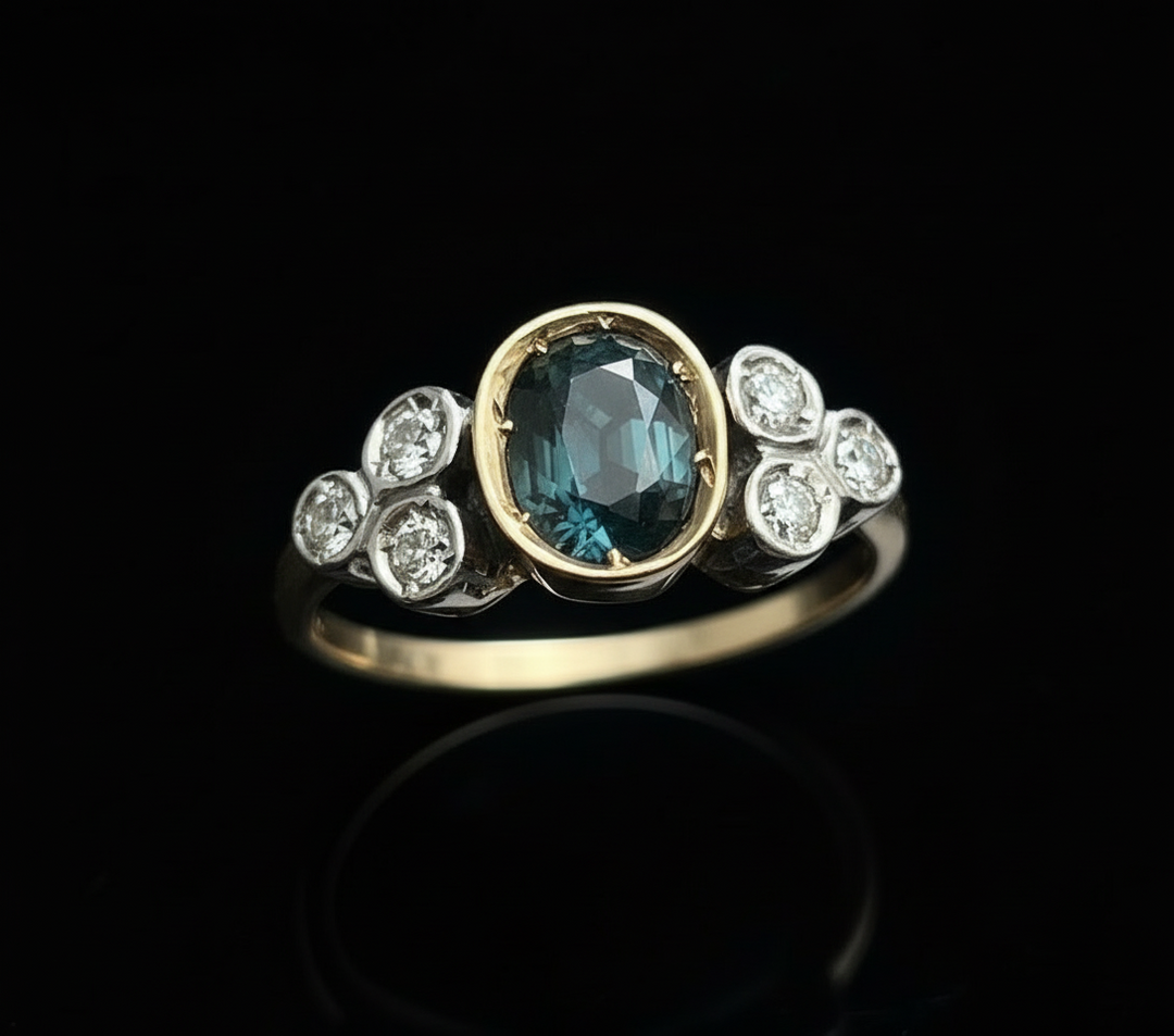 Anello a Fascia con Zaffiro e Diamanti