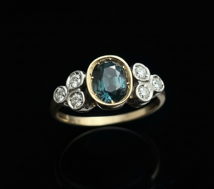 Anello a Fascia con Zaffiro e Diamanti