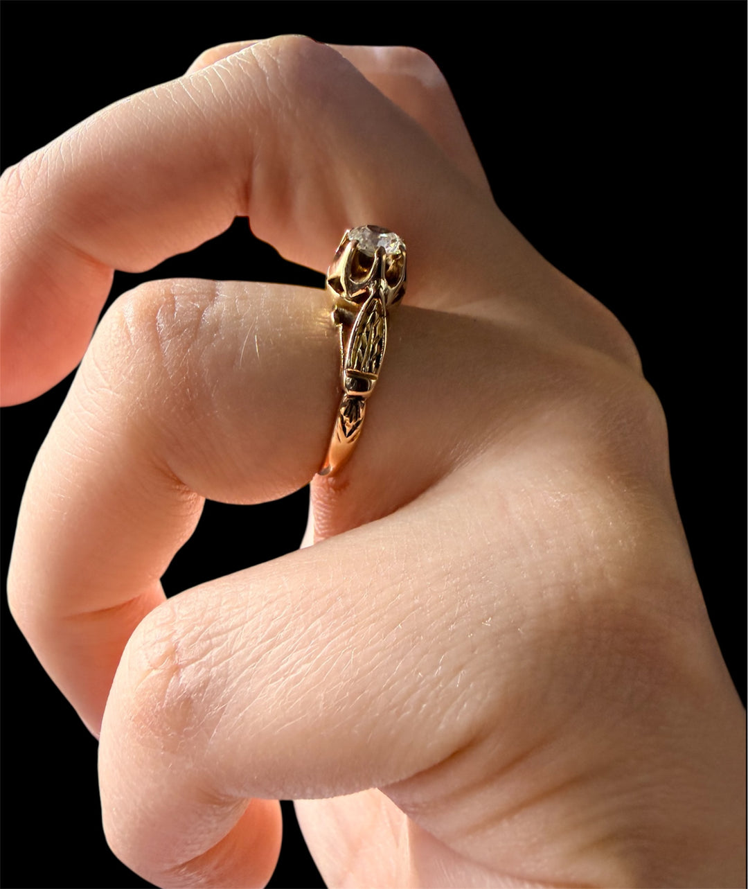 Anello in Oro Giallo con Diamante – Anni Trenta