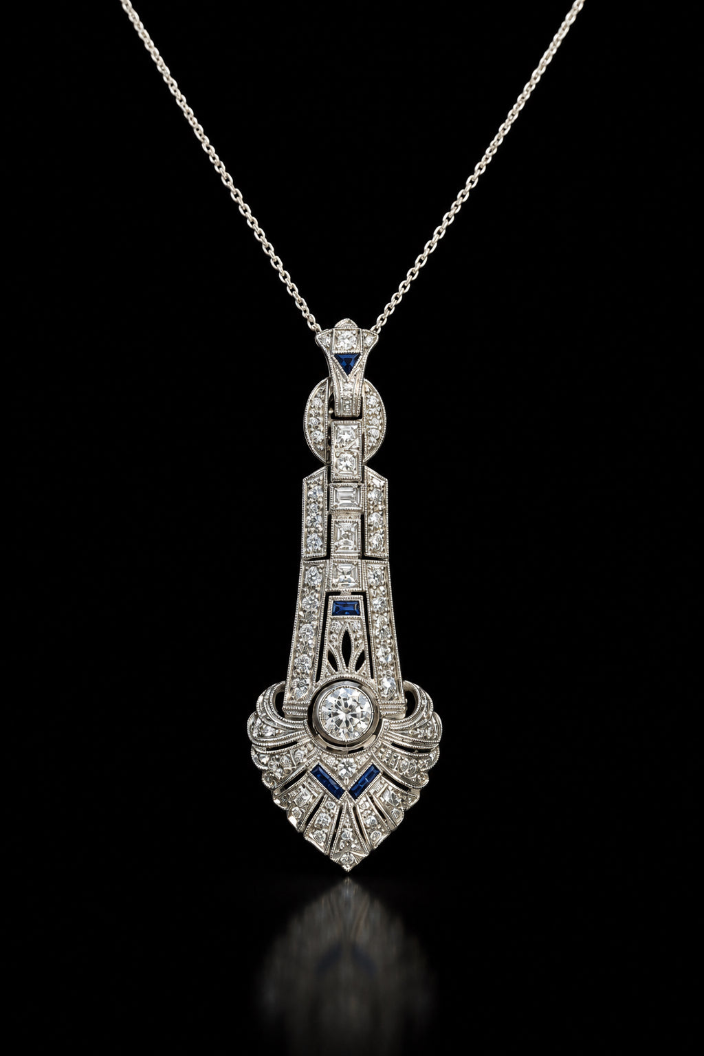 Pendente Art Deco in platino, diamanti e zaffiri