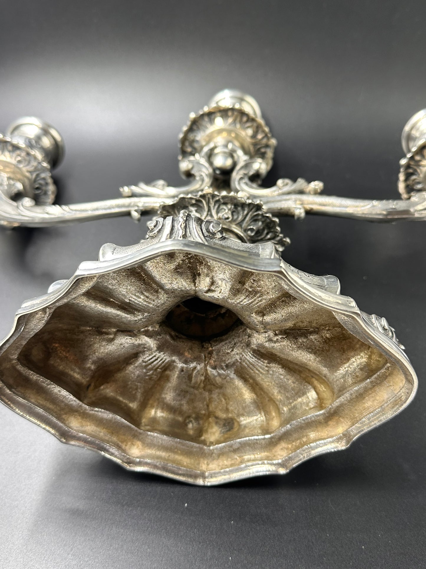 Candelabro in argento a tre braccia – VALLE' & GANDINI, Milano