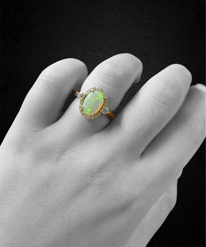 Anello con Opale Arlecchino e Diamanti