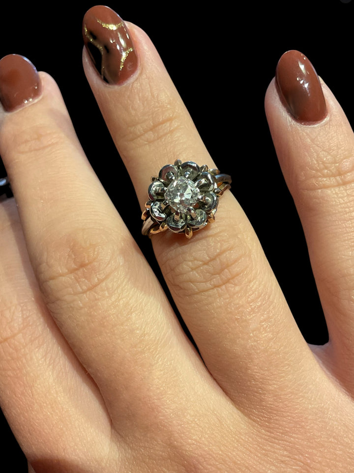 Anello vintage con diamante centrale a solitario