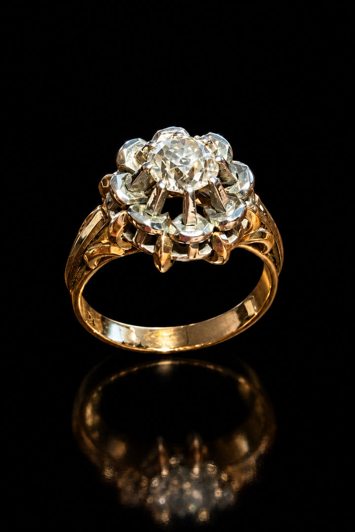 Anello vintage con diamante centrale a solitario