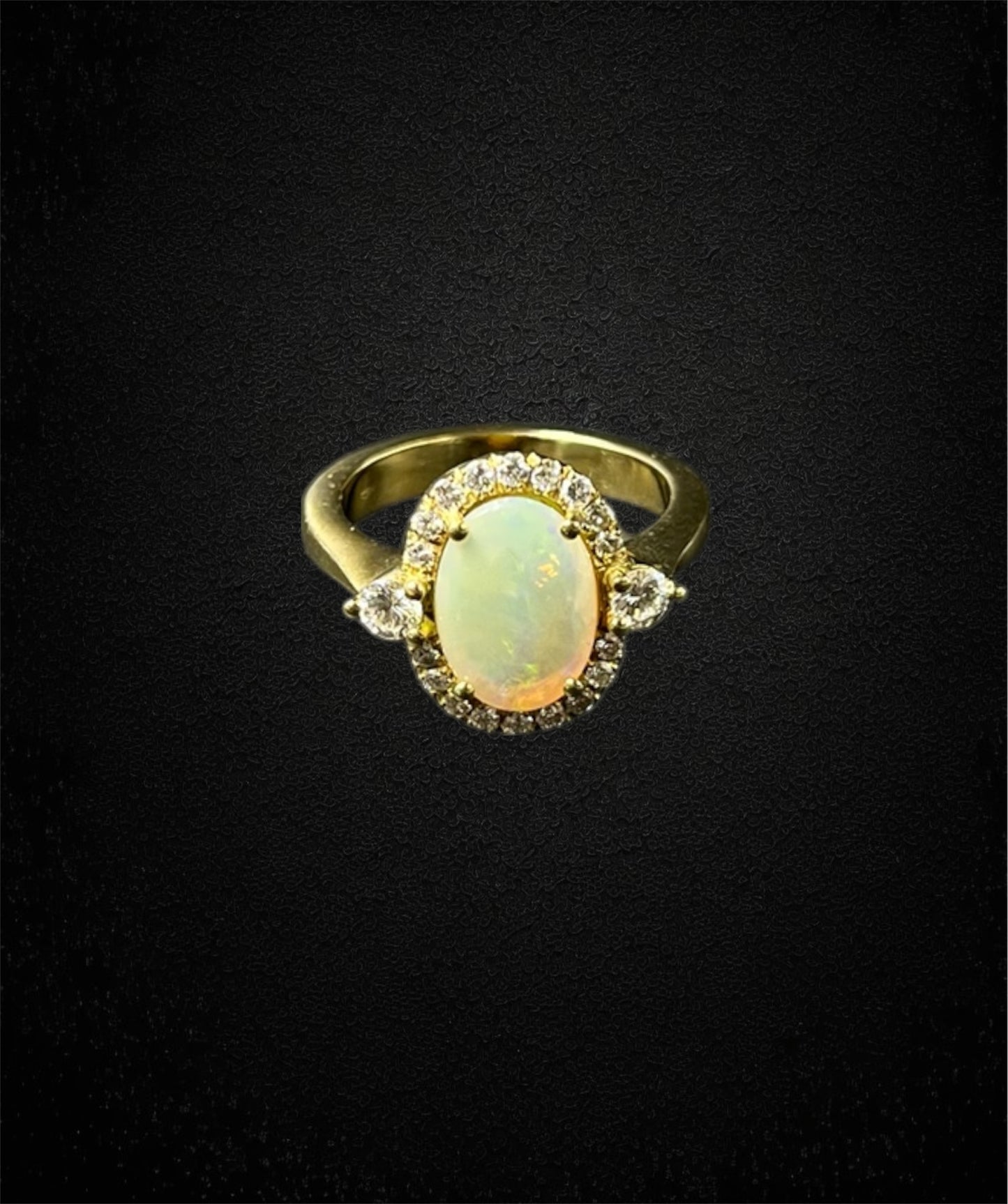 Anello con Opale Arlecchino e Diamanti