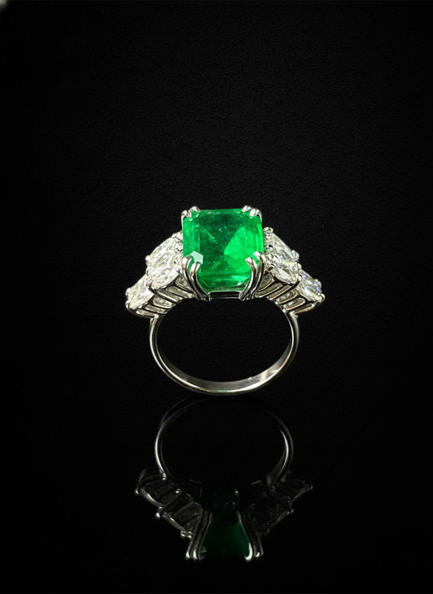 Strepitoso Anello con Smeraldo di Nostra Creazione