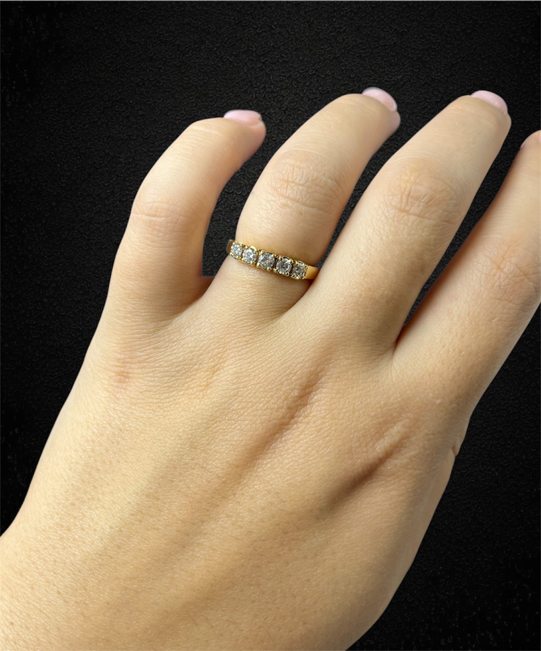 Anello riviere vintage in oro giallo con diamanti, produzione italiana anni '60