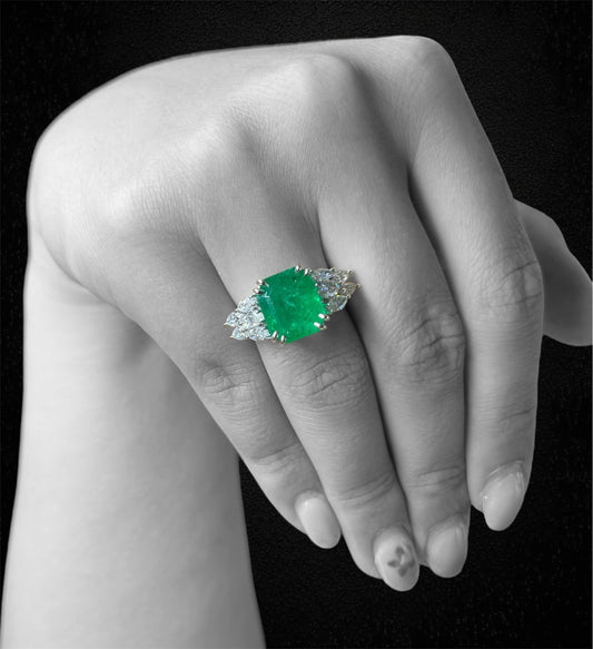Strepitoso anello con smeraldo, pezzo unico di nostra creazione!