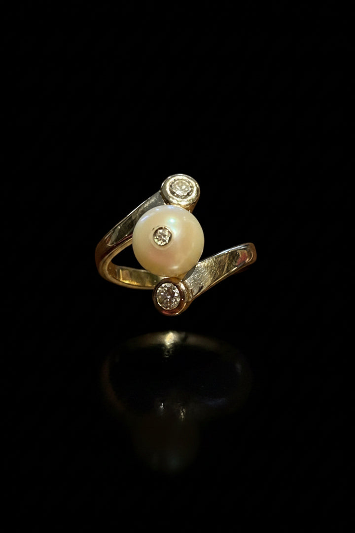 Anello vintage in oro con perla e diamanti