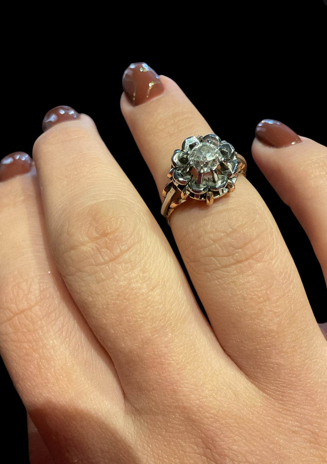 Anello vintage con diamante centrale a solitario