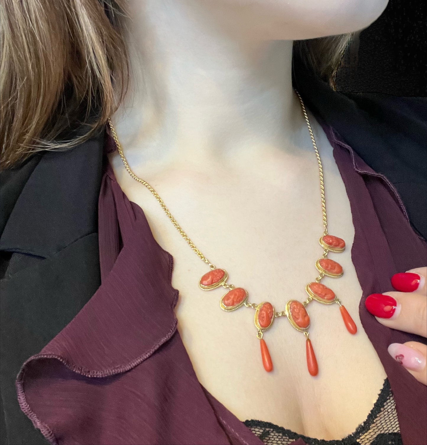 Collier in oro giallo con cammei, ispirato alla Roma antica