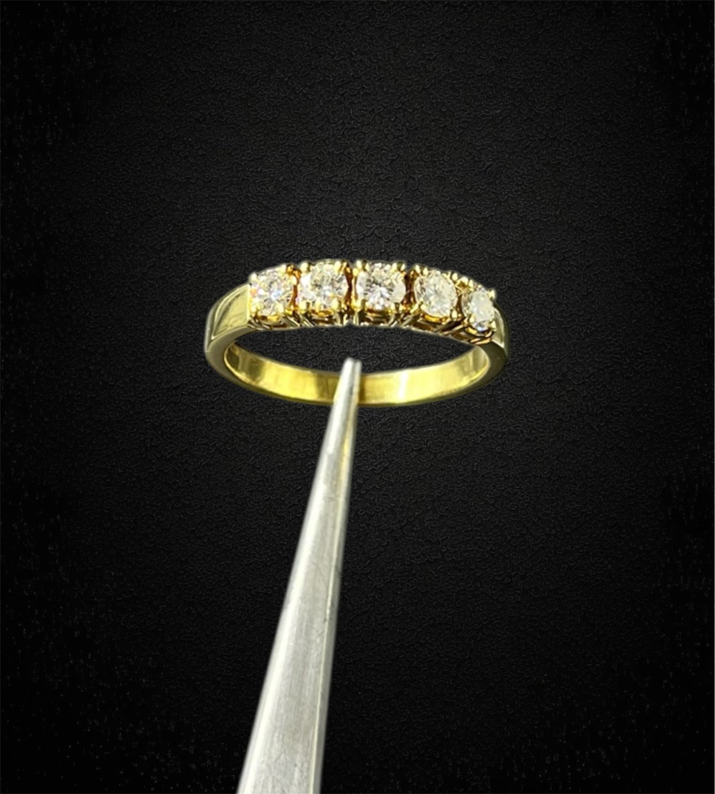 Anello riviere vintage in oro giallo con diamanti, produzione italiana anni '60