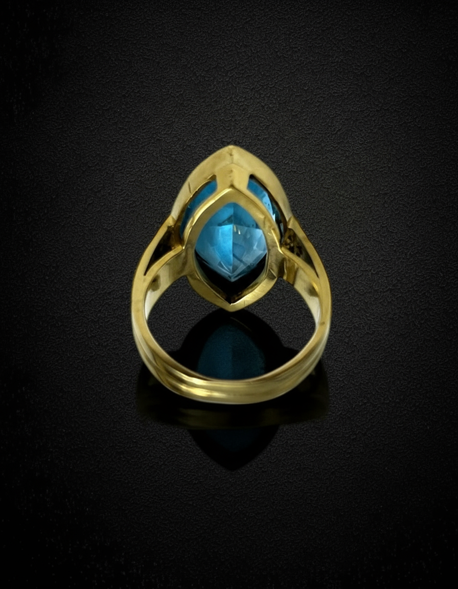 Anello con Topazio Marquise e Diamanti