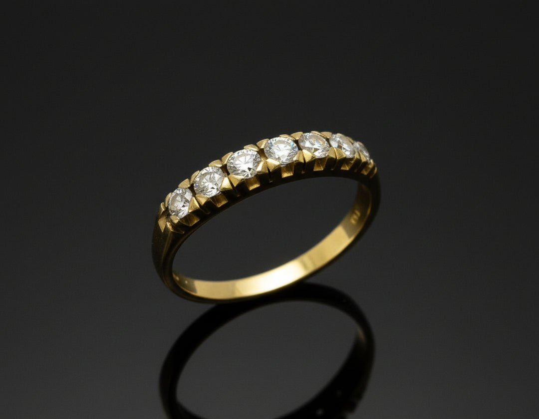 Anello a riviere con diamanti ct. 0,35. Anni Sessanta