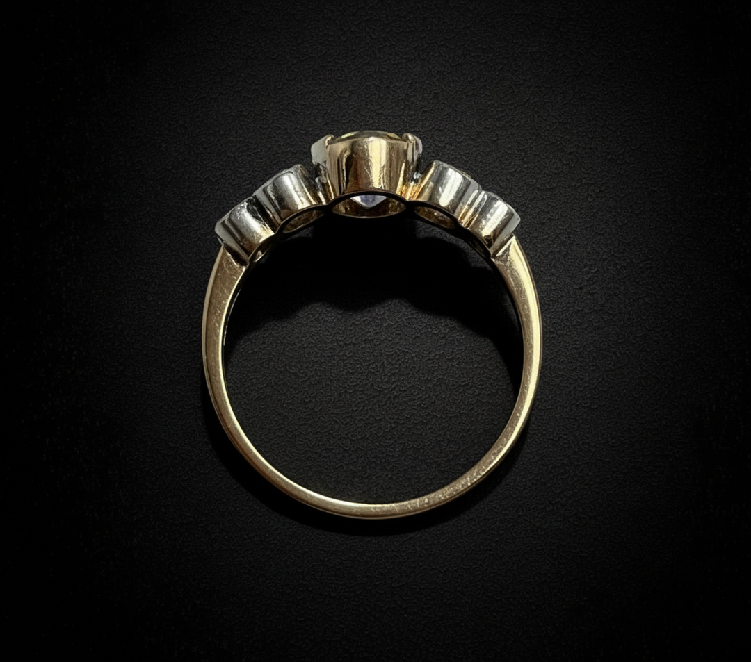 Anello a Fascia con Zaffiro e Diamanti