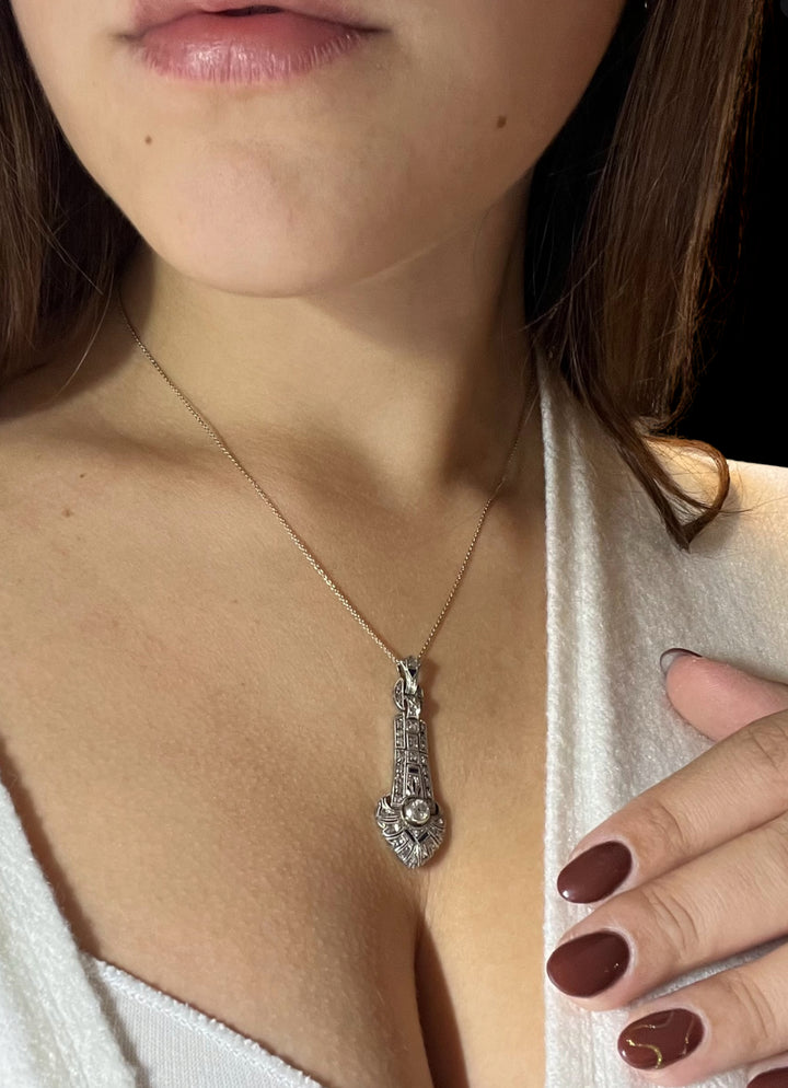 Pendente Art Deco in platino, diamanti e zaffiri