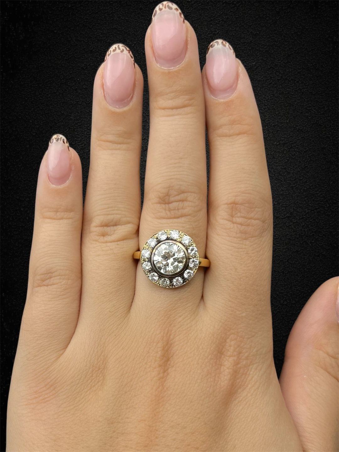 Anello Halo in Oro Giallo con Diamante Centrale 2,30 ct