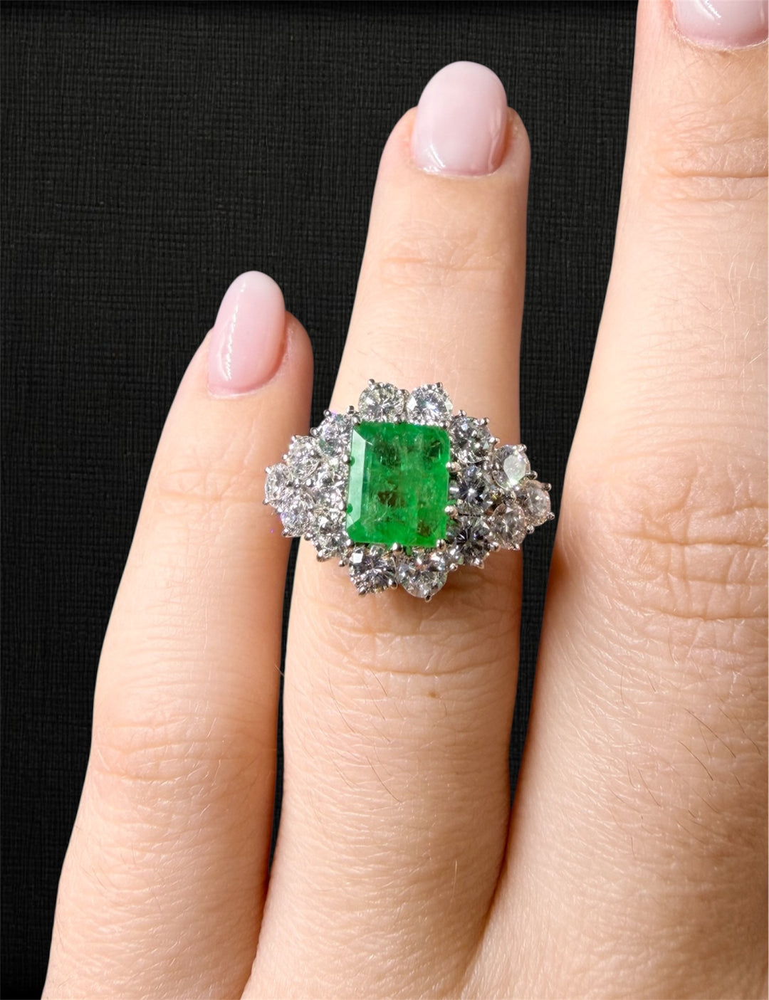 Principesco Anello Smeraldo e Diamanti