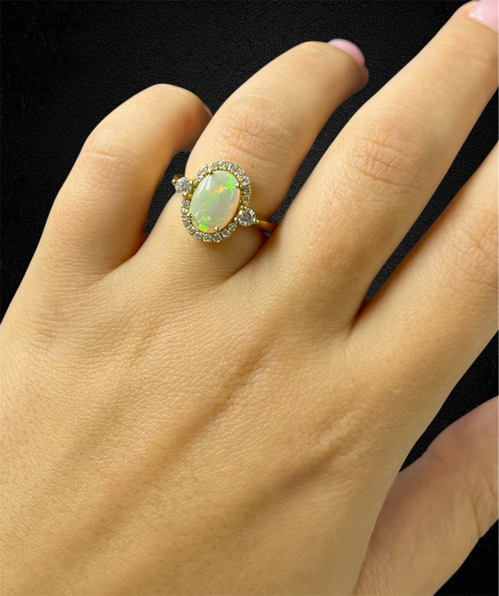 Anello con Opale Arlecchino e Diamanti