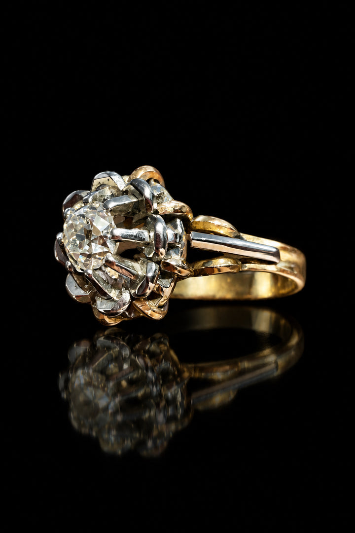 Anello vintage con diamante centrale a solitario