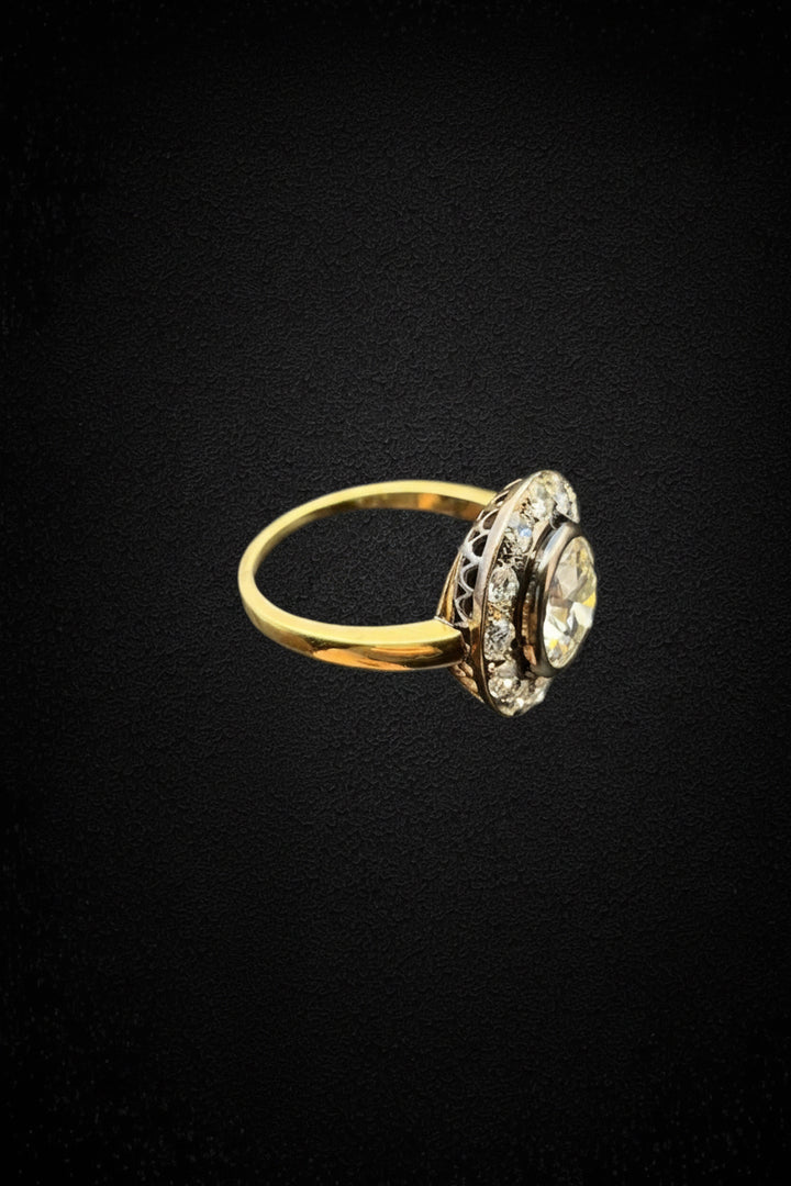 Anello Halo in Oro Giallo con Diamante Centrale 2,30 ct