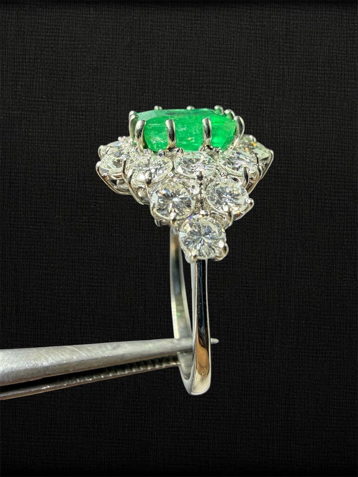 Principesco Anello Smeraldo e Diamanti