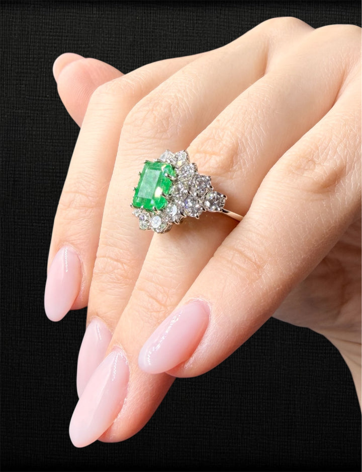 Principesco Anello Smeraldo e Diamanti