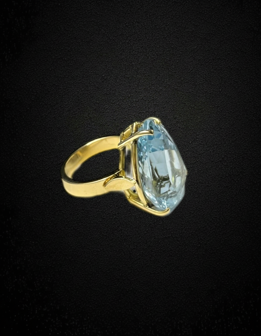 Anello Artigianale con Topazio Azzurro