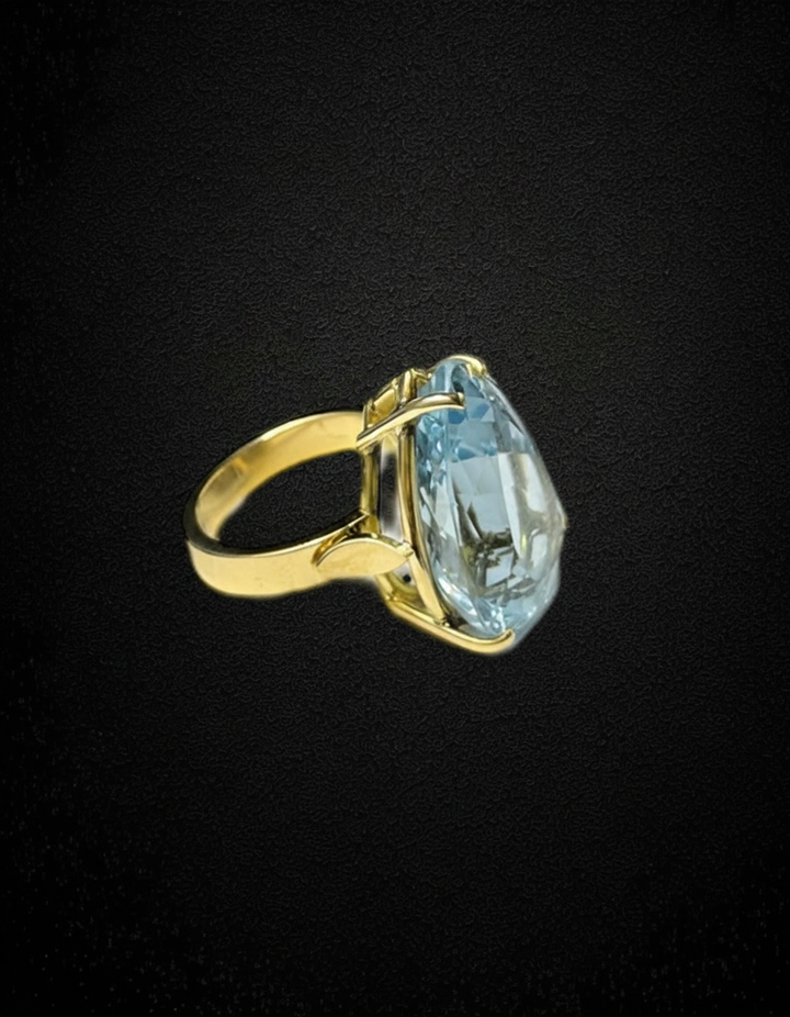 Anello Artigianale con Topazio Azzurro