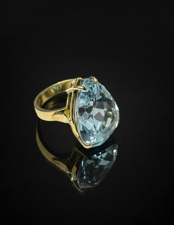 Anello Artigianale con Topazio Azzurro