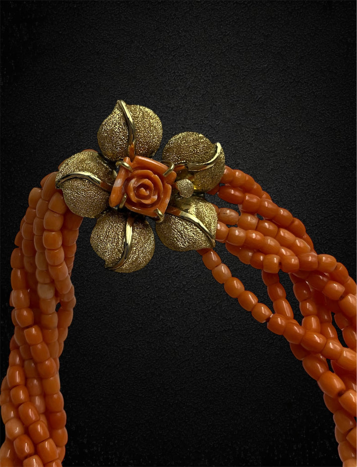 Collana in corallo, chiusura in oro giallo 18K